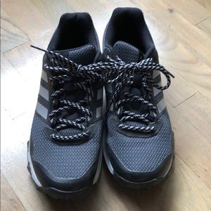 adidas traxion running shoes